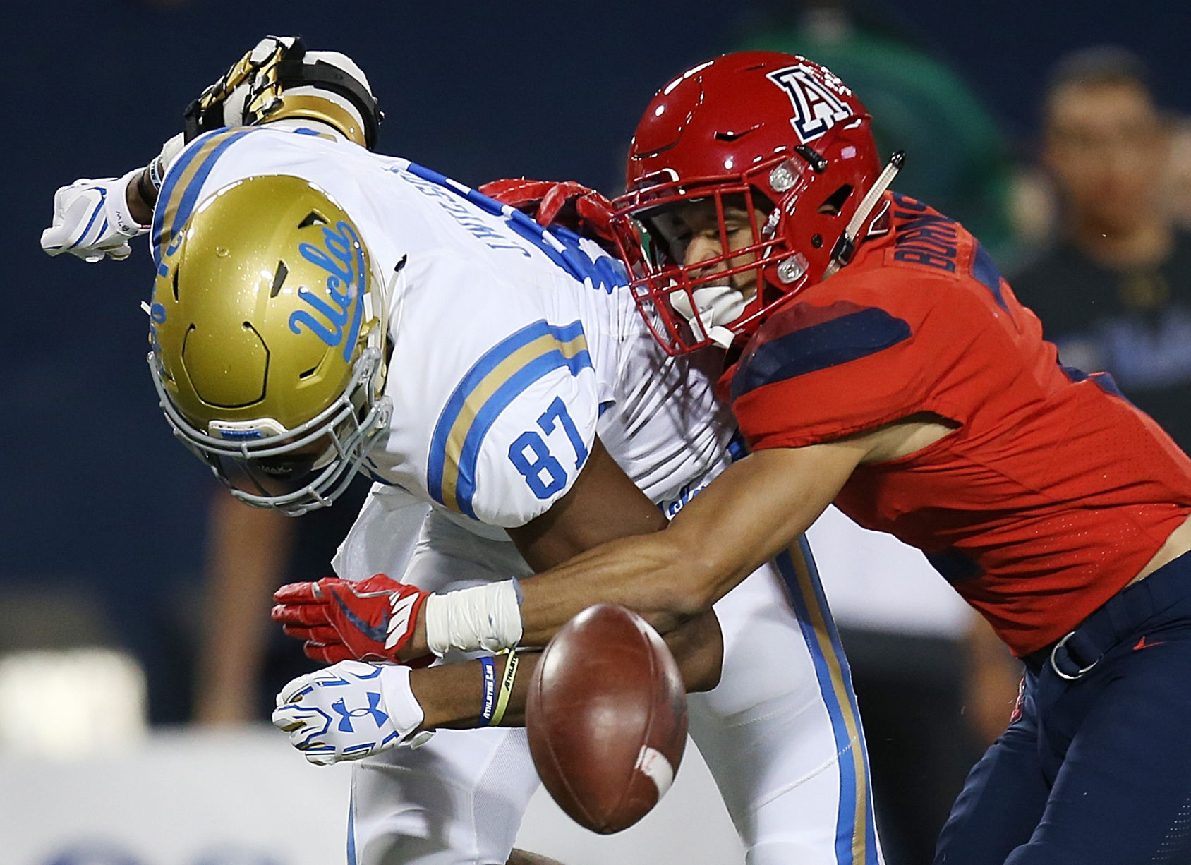 ÃÛèÖÖ±²¥ Wildcats vs. UCLA college football (copy)